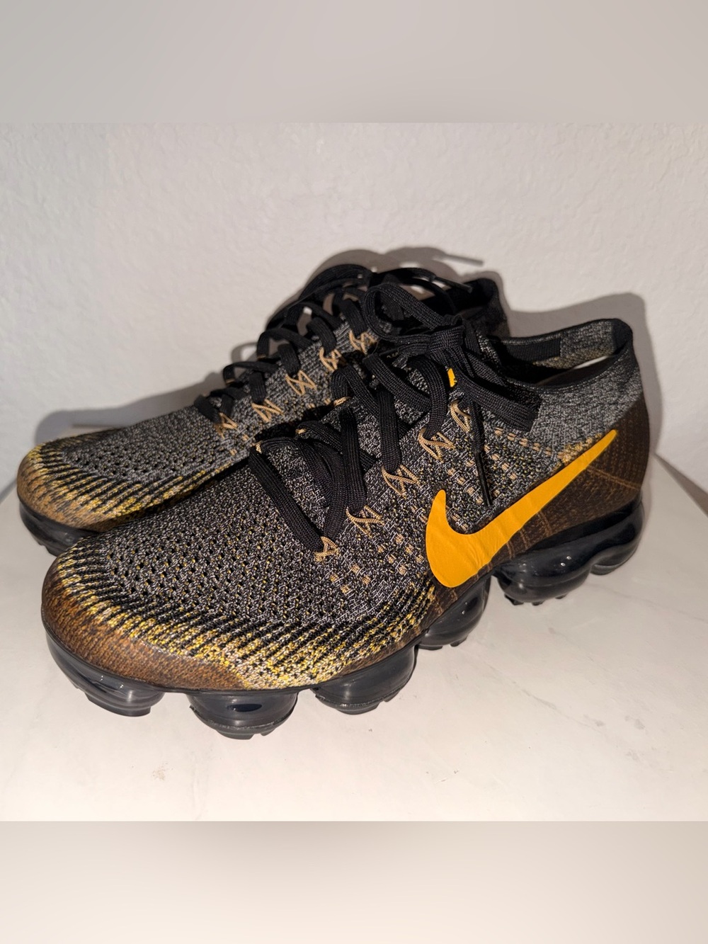 Nike Air VaporMax Flyknit “Bumblebee” running shoes. Men’s size 8